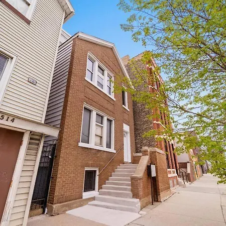 Cozy, Top-Floor 3Br Loft With Balcony In West Town