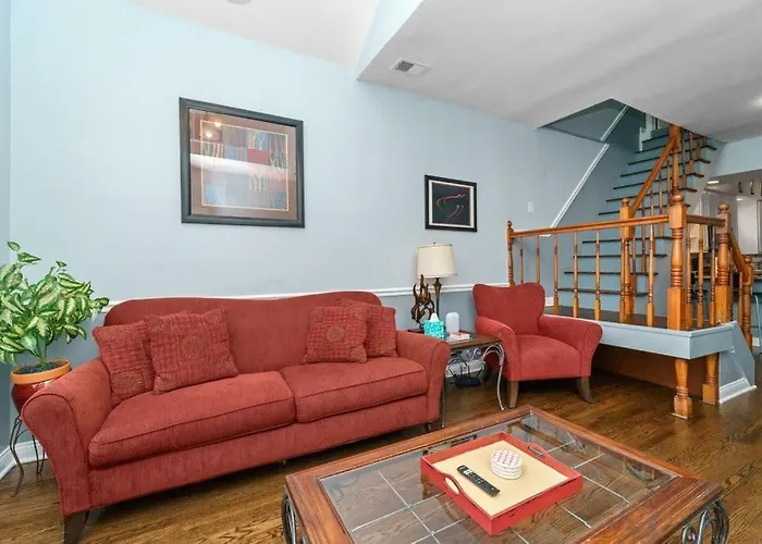 Cozy, Top-floor 3br Loft With Balcony In West Town Appartement