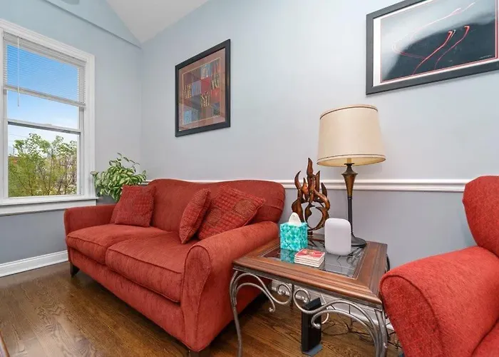 Cozy, Top-floor 3br Loft With Balcony In West Town Appartement *