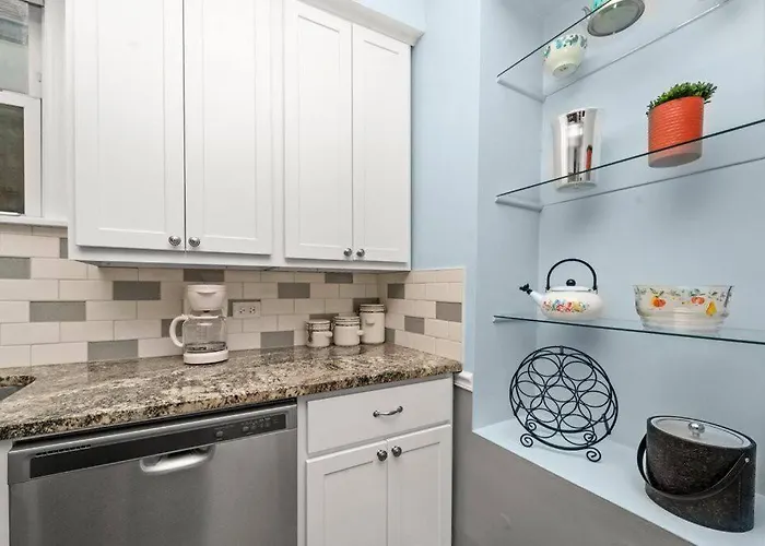 Cozy, Top-floor 3br Loft With Balcony In West Town * Chicago