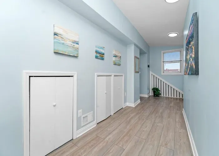 Cozy, Top-floor 3br Loft With Balcony In West Town Chicago