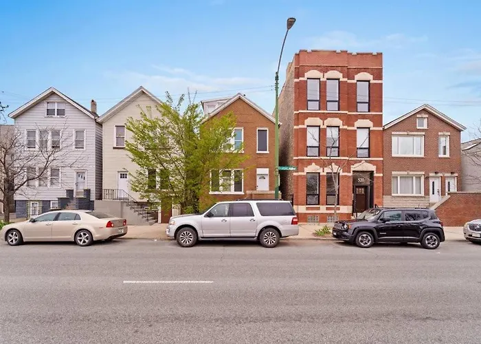 Cozy, Top-floor 3br Loft With Balcony In West Town Appartement *