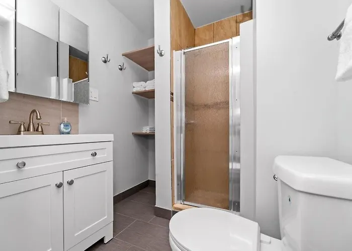 Cozy, Top-floor 3br Loft With Balcony In West Town * Chicago