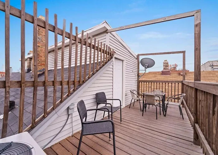 Cozy, Top-floor 3br Loft With Balcony In West Town Appartement Chicago
